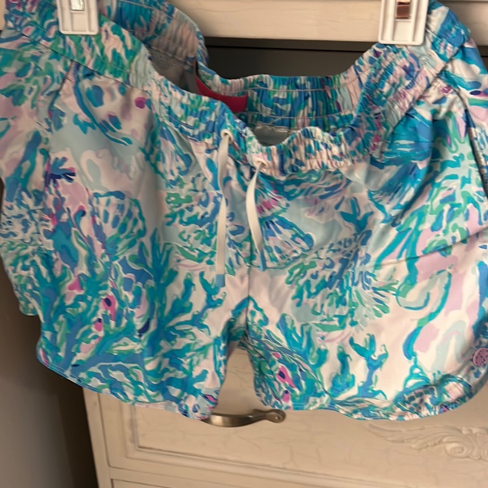 Lilly Pulitzer Bermuda shorts size medium GUC